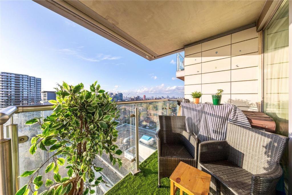 Two Bedroom Apartment - London Excel Stays Dış mekan fotoğraf